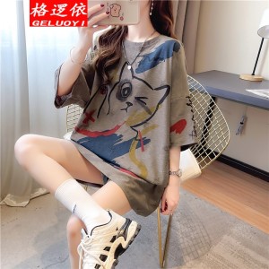 Short sleeve T-shirt. The female. Patchwork printing. In the long. The hip. Half sleeve blouse