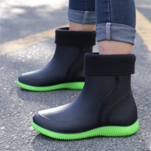 Waterproof shoes Men&#039;s rain shoes Fashion short tube plush cotton thickened thermal rubber shoes