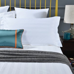 Four piece cotton hotel bedding