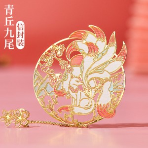 Hollow out commemorative graduation gift box, classical Chinese style gift for teachers, students, simple creative cultural and creative products, exquisite museum